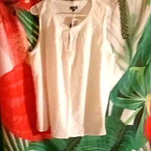 Light weight tank top. Says XXL.fits more like a XL.